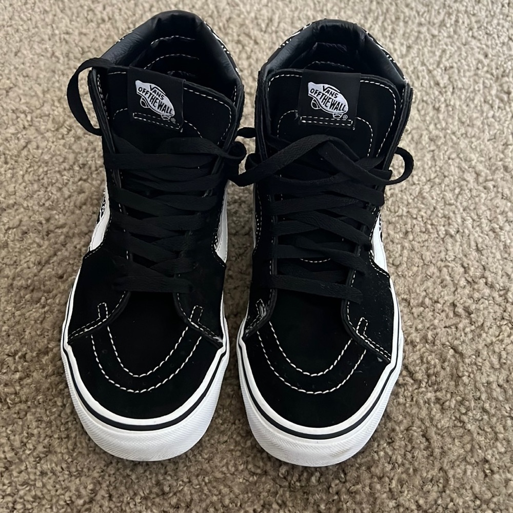Vans size 6.5 in mens  black & white skull head
